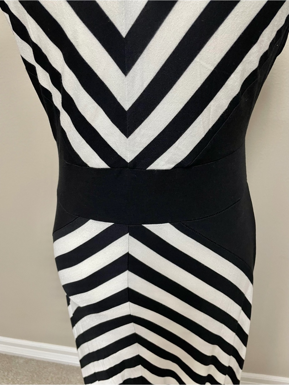 Calvin Klein Black and White Chevron Stripe Maxi Dress Size 4 - Picture 11 of 16